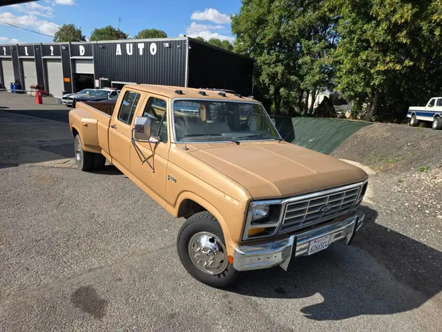 FORD F350 Crew Cab Dually Rear Wheel 7.5L V8