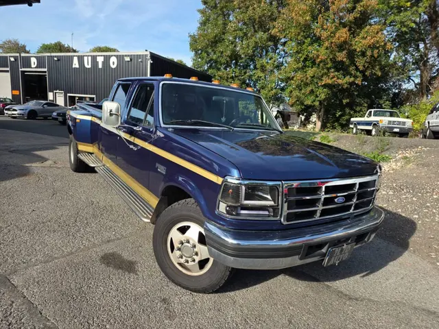 FORD F350 Crew Cab Dually 7.5 V8 460 CI