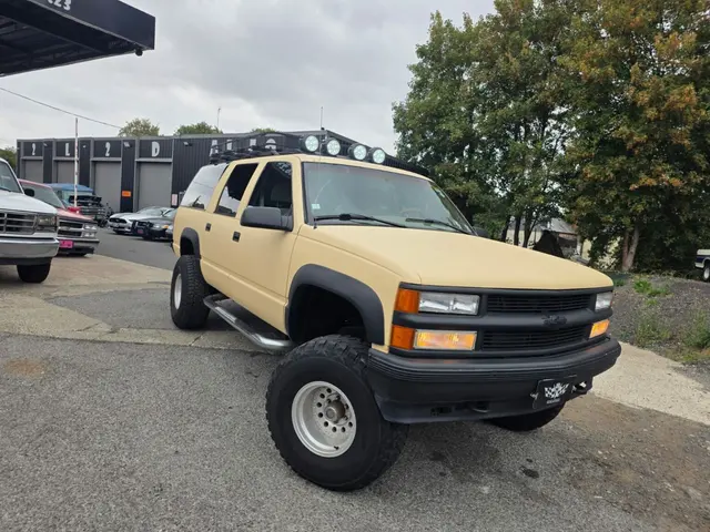 4X4 CHEVROLET Suburban 1500 V8 5.7 350 CI