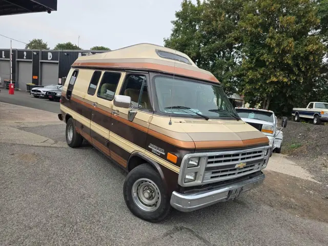 CHEVROLET G20 CHEVY Van 5.0 V8