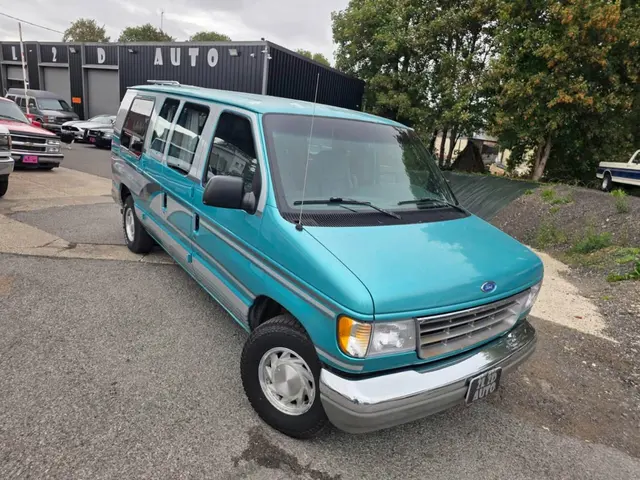 FORD E150 Club Wagon 5.0 V8 EFI