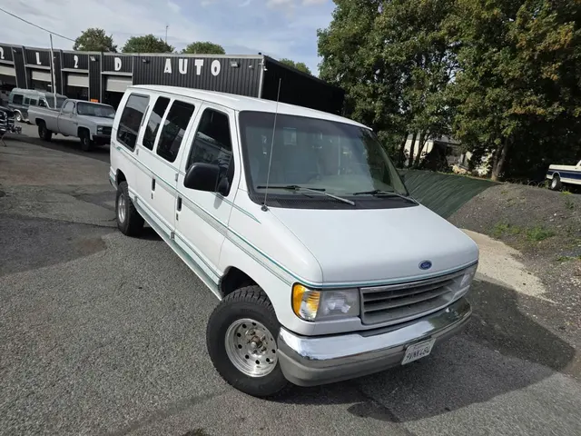 FORD E150 Van 5.0 V8 Finition Universal