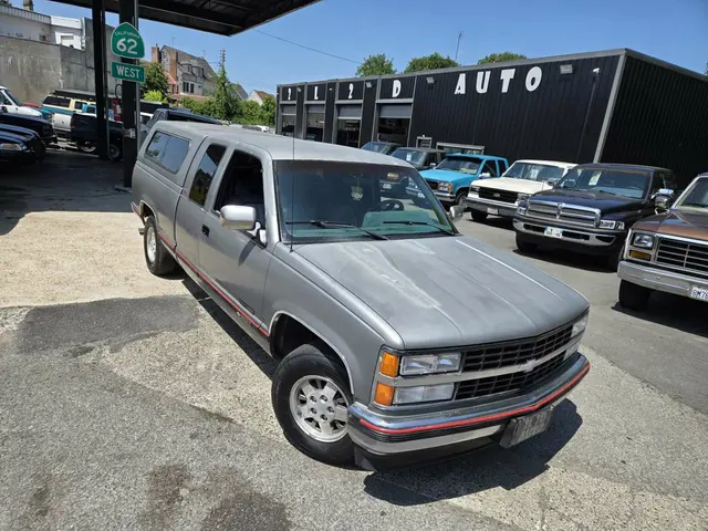 CHEVROLET Silverado C1500 5.7 V8 350CI 6 Places
