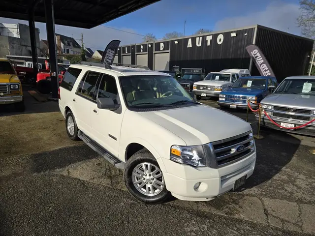 4X4 FORD Expedition XLT 5.4 V8 TRITON 300CH 8 Places